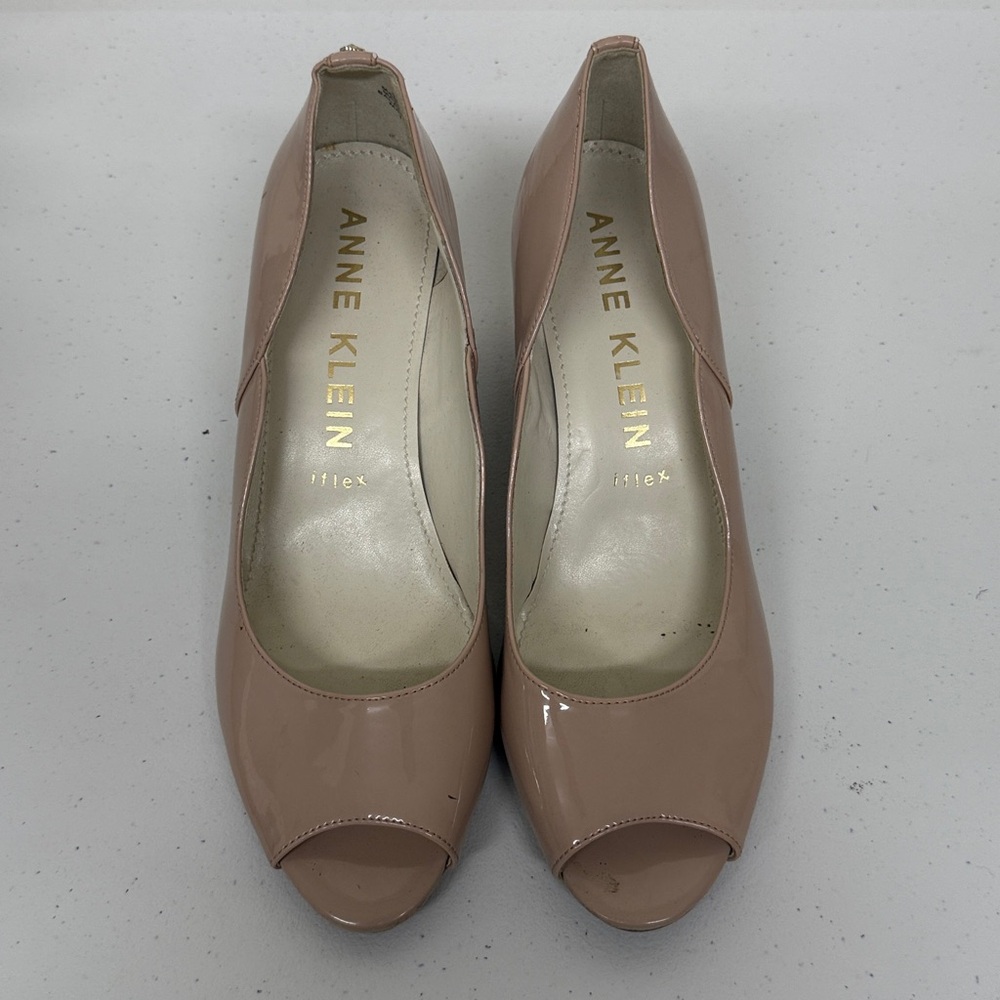 Anne Klein Iflex Rose Nude Beige Patent Leather Peep Toe Block Heel Pumps
